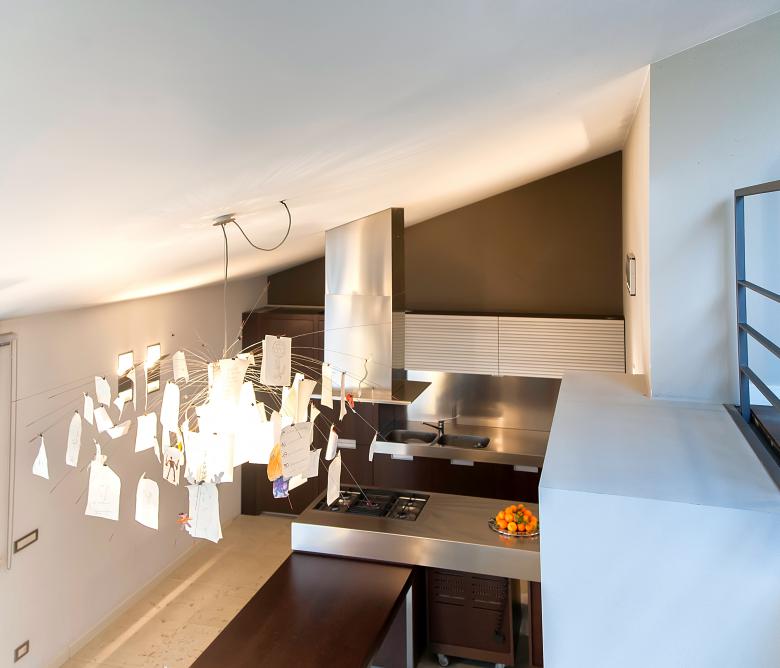 Marmo, legno e ferro